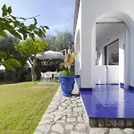 De Vivo Realty - Blue Skyline * ماسّا لوبْرينسِ
