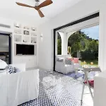 De Vivo Realty - Blue Skyline