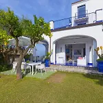De Vivo Realty - Blue Skyline فيلة