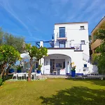De Vivo Realty - Blue Skyline ماسّا لوبْرينسِ