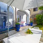 Villa De Vivo Realty - Villa Blue Skyline