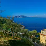 Villa De Vivo Realty - Villa Blue Skyline *