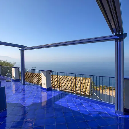 Villa Blue Skyline *