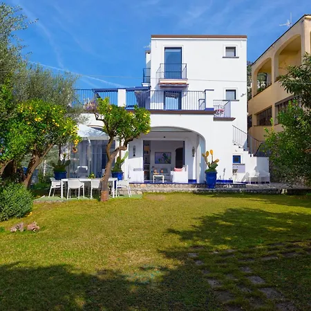 Villa Blue Skyline