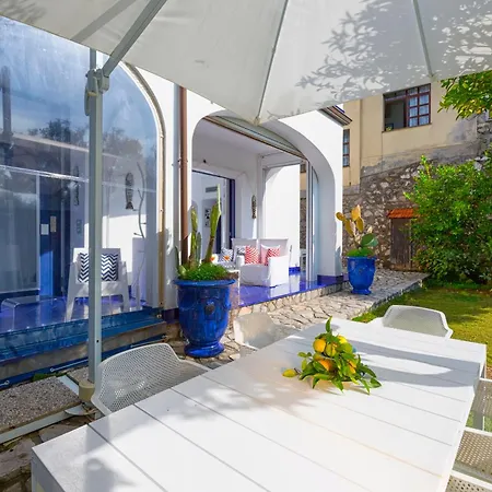 Villa Blue Skyline