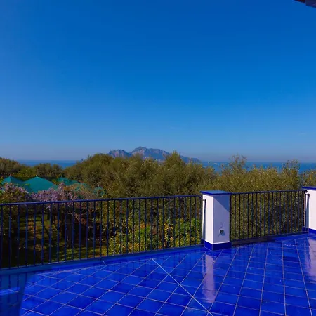 Blue Skyline Villa *